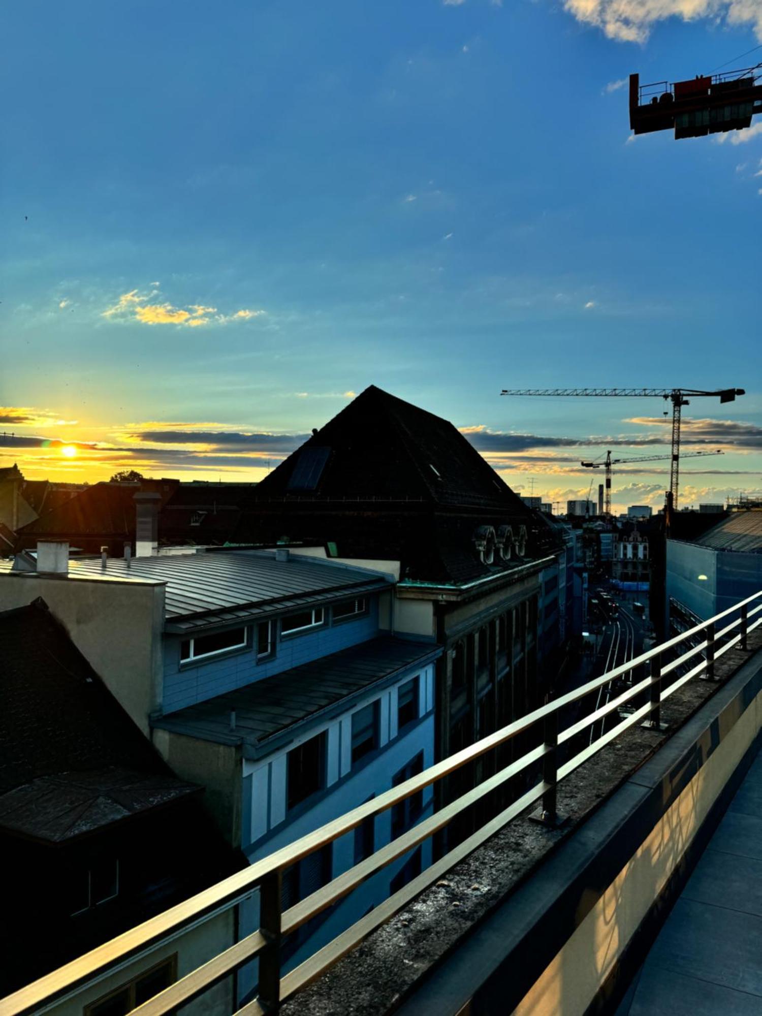 Exclusive Rooftop Duplex Penthouse - 200Sqm - 280 Panoramic Views - Downtown Basel Exterior photo
